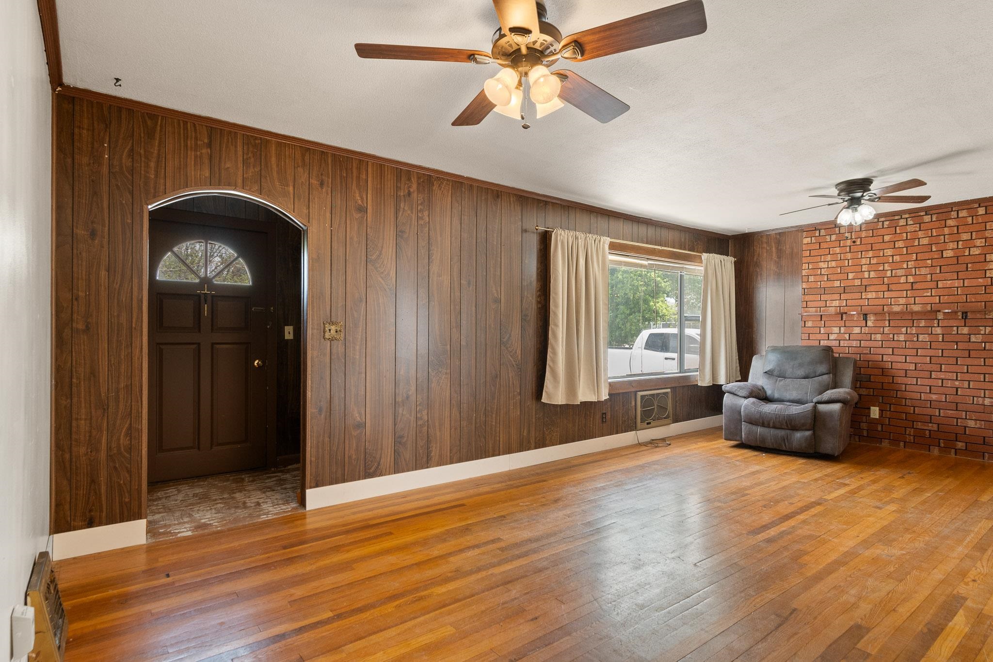 829 Leon Street Property Photo 19