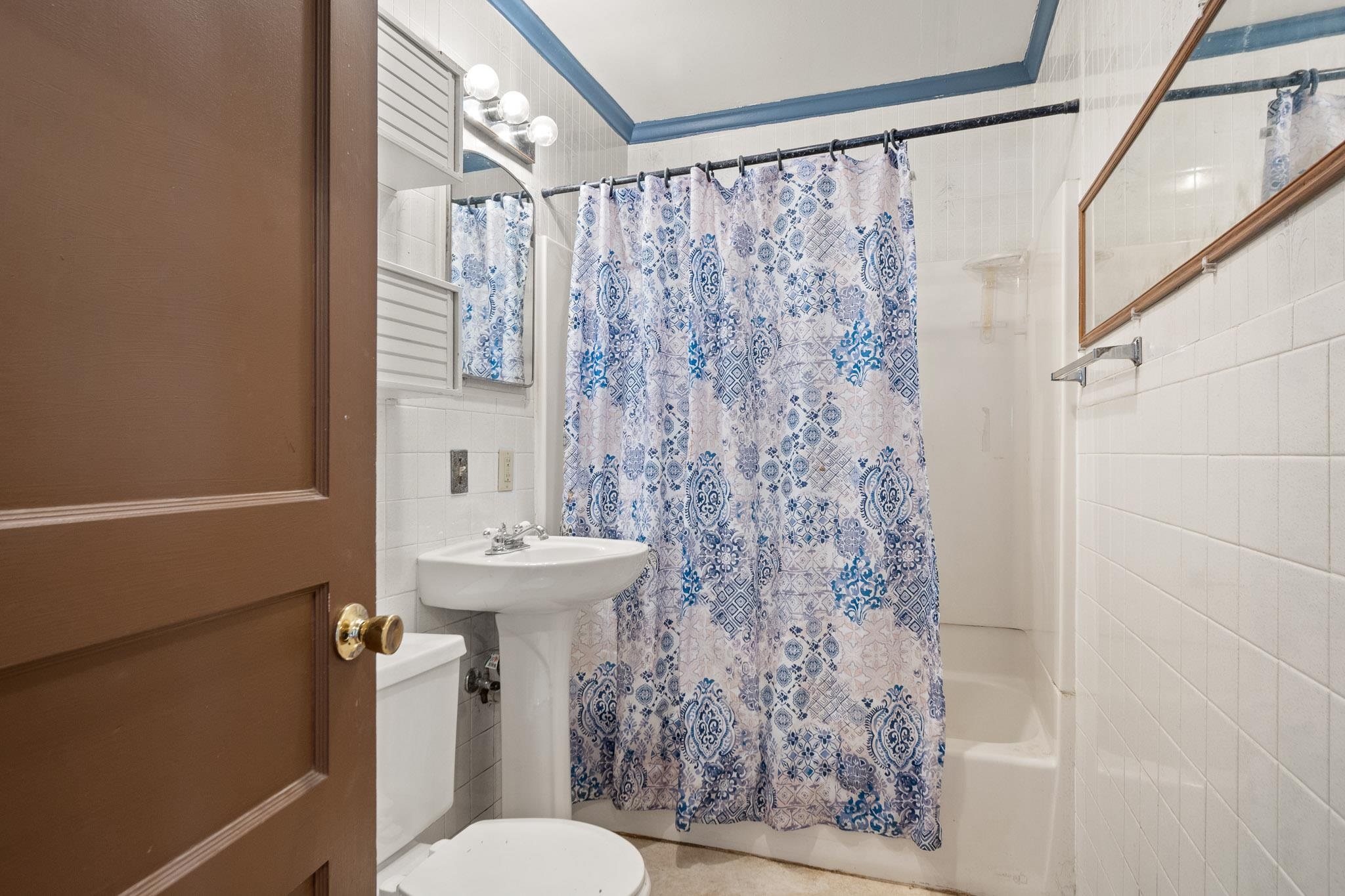 829 Leon Street Property Photo 20