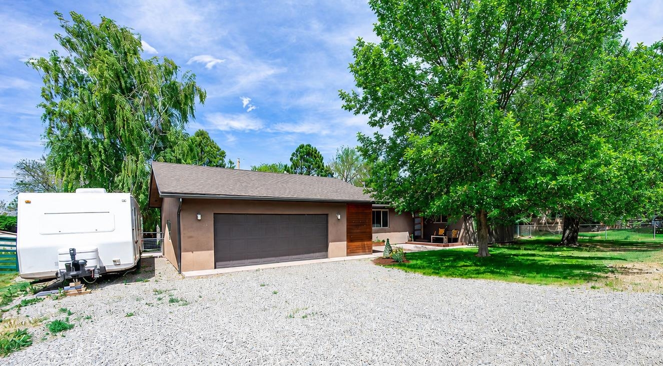 2352 E Road Property Photo 1