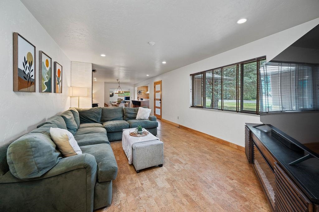 2352 E Road Property Photo 14