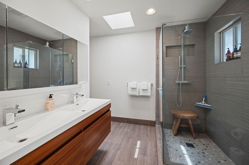 2352 E Road Property Photo 18