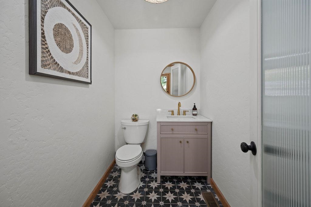 2352 E Road Property Photo 25