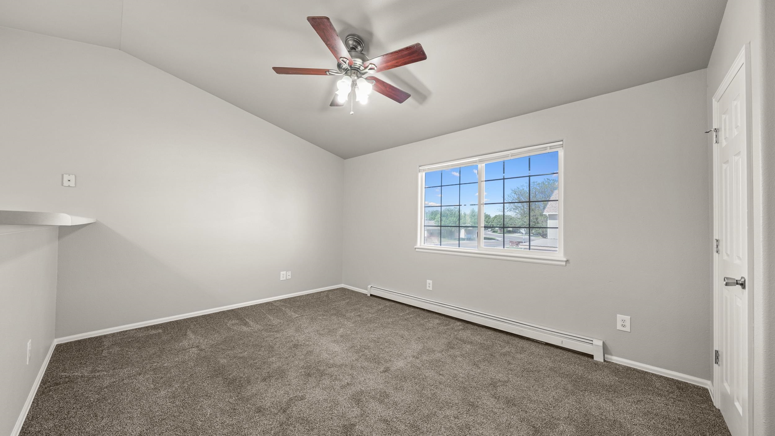 1142 E Carolina Avenue Property Photo 4