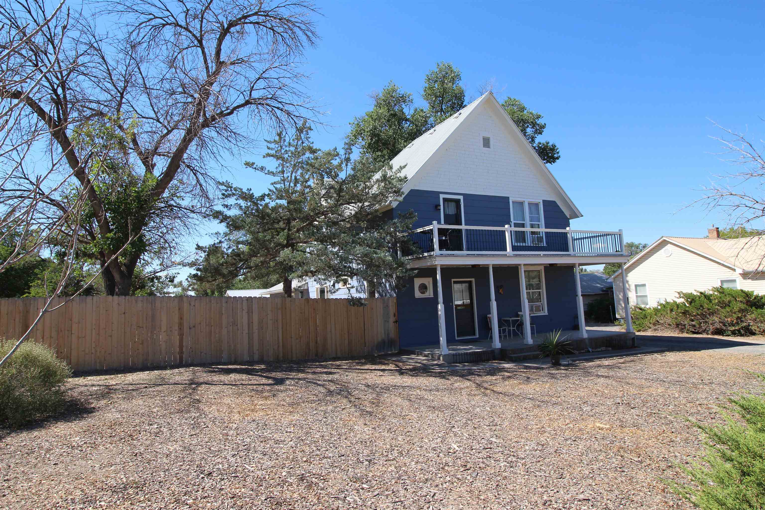 1150 E 7th Street Property Photo 3