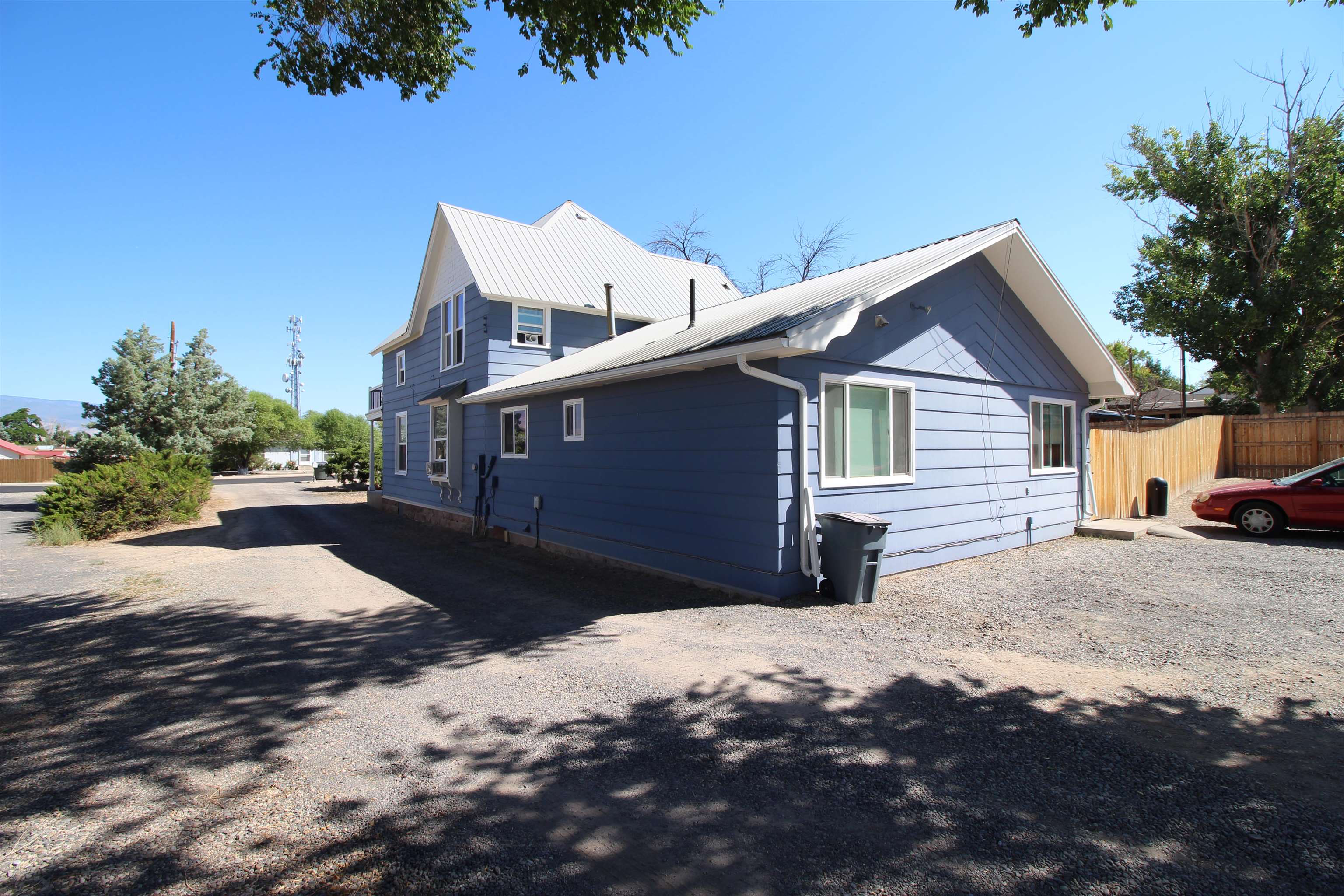1150 E 7th Street Property Photo 4