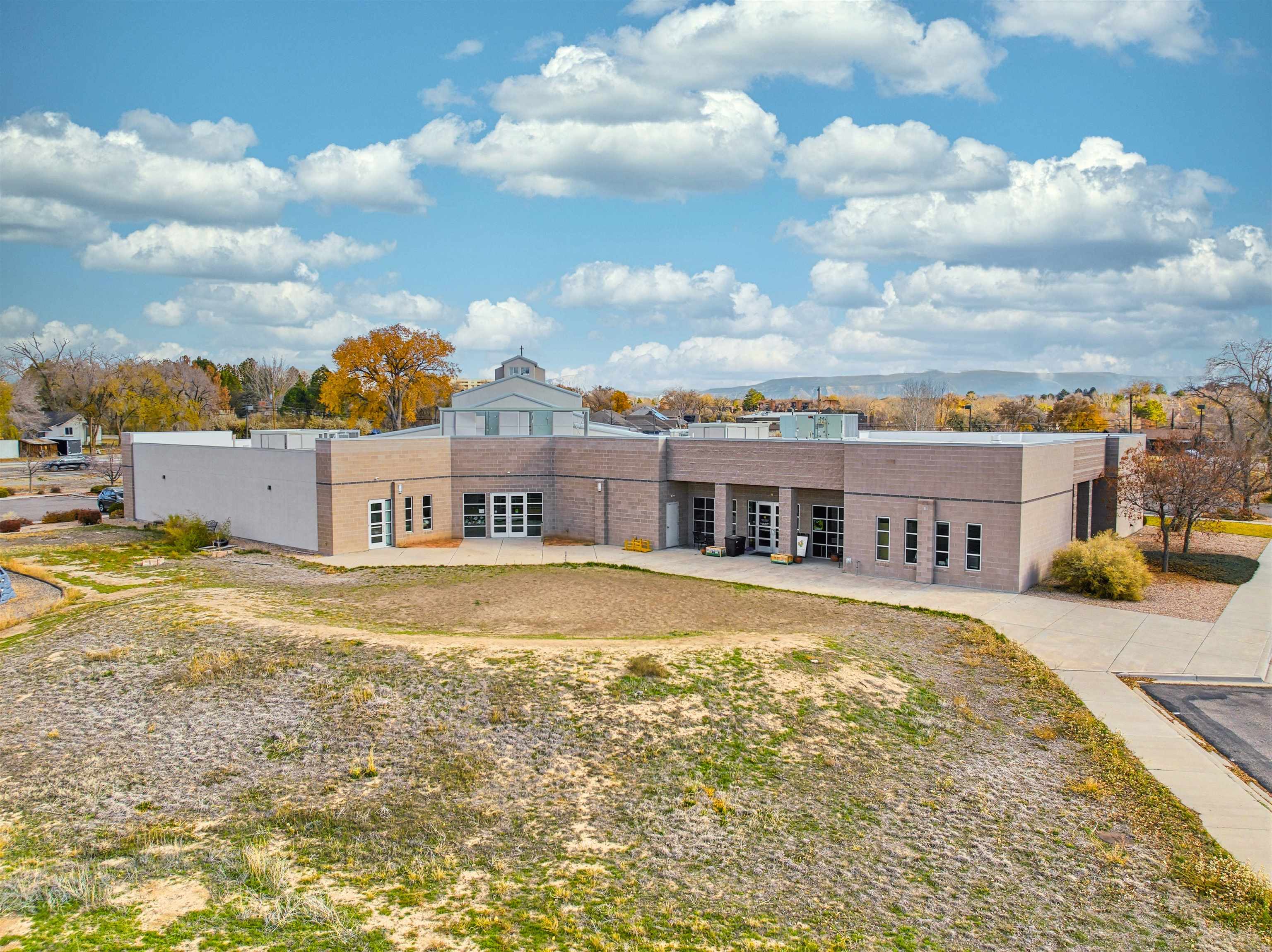 631 26 1/2 Road Property Photo 4
