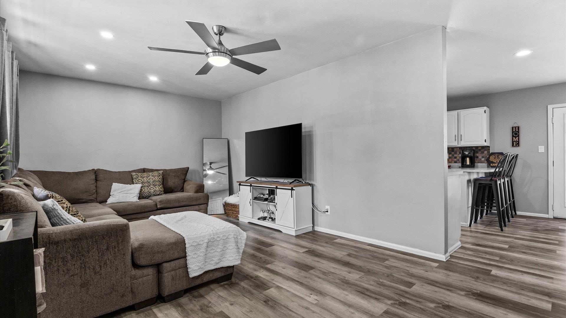 644 32 Road Property Photo 3