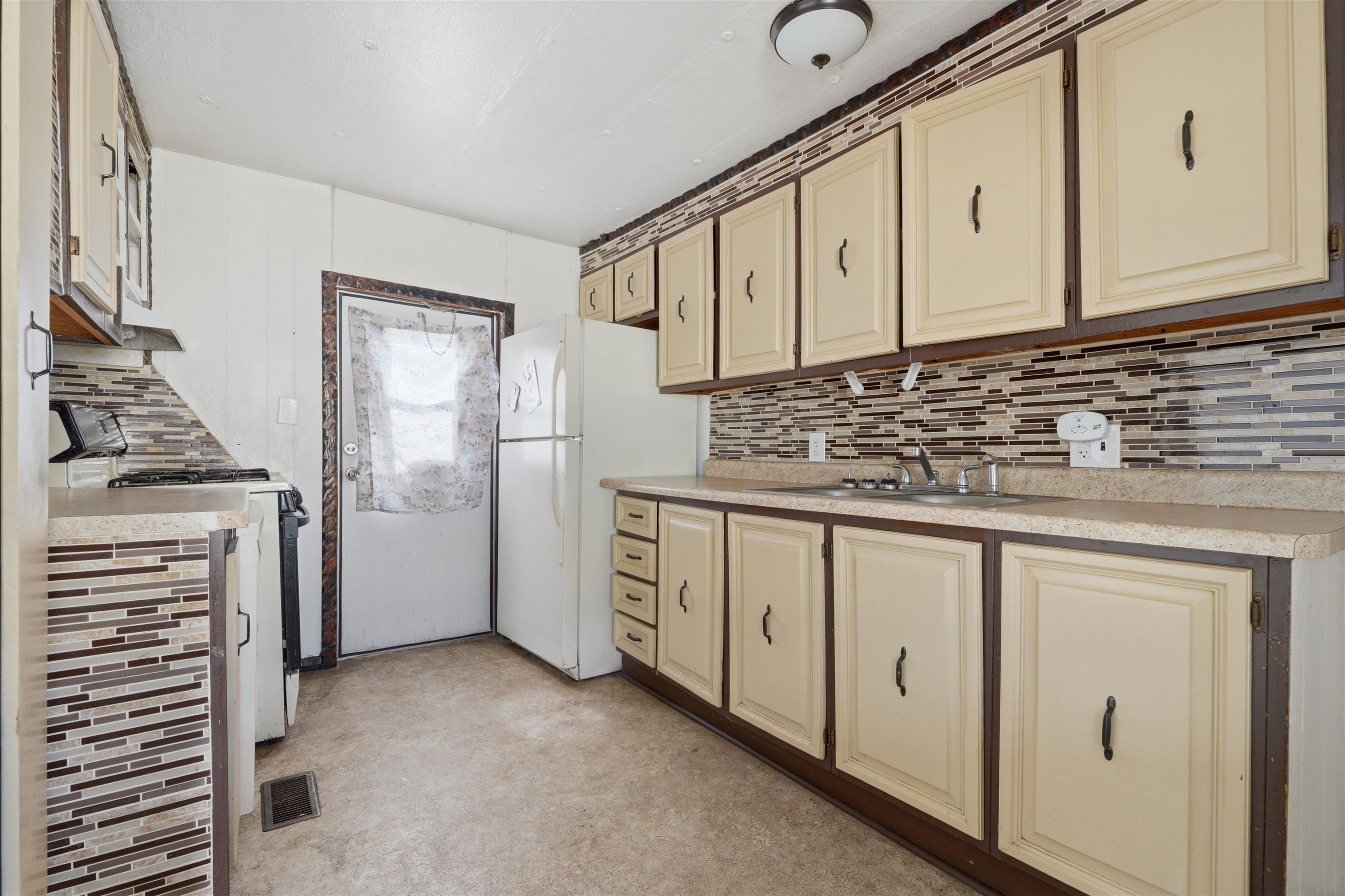 2960 Cedar Place Property Photo 5