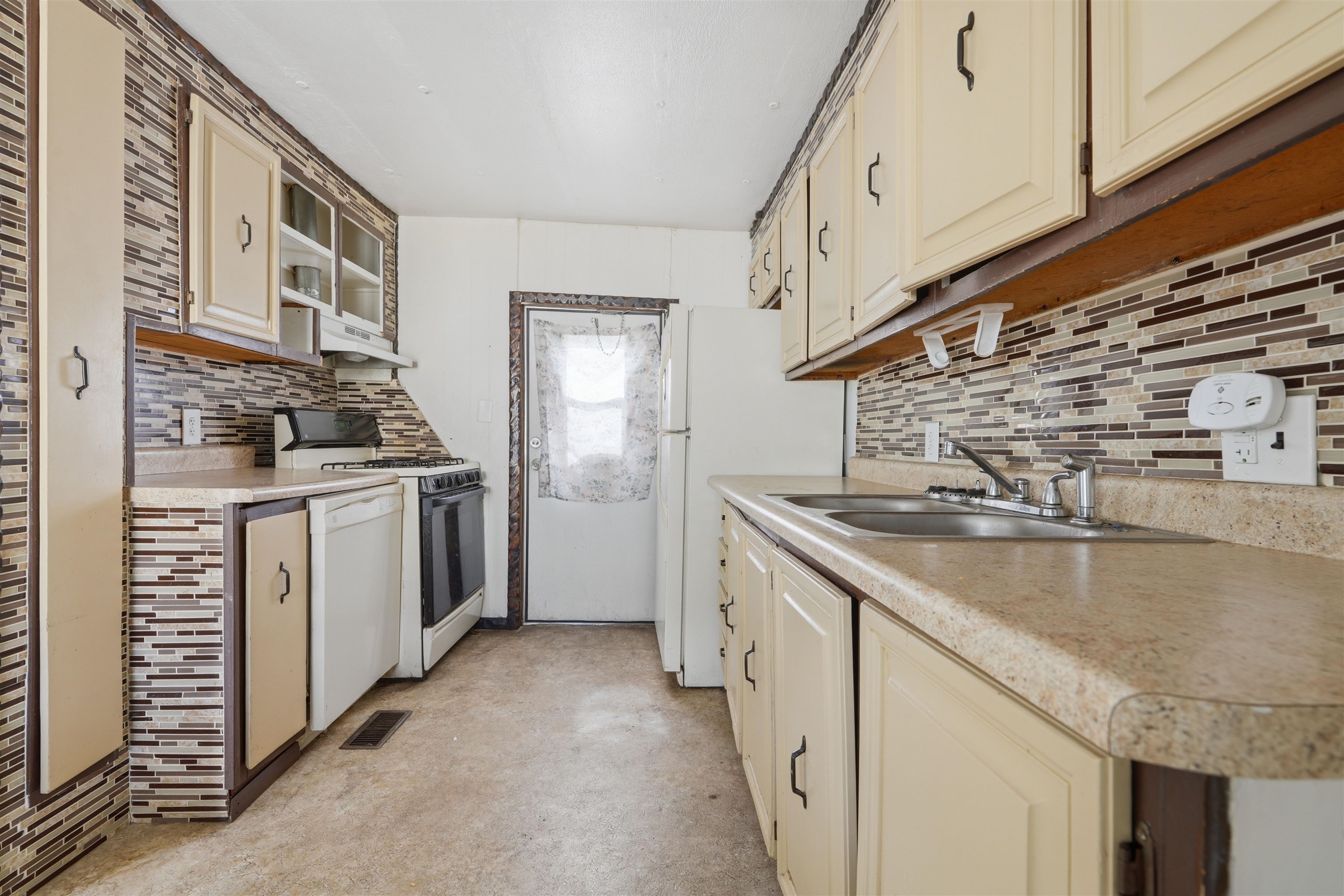 2960 Cedar Place Property Photo 7