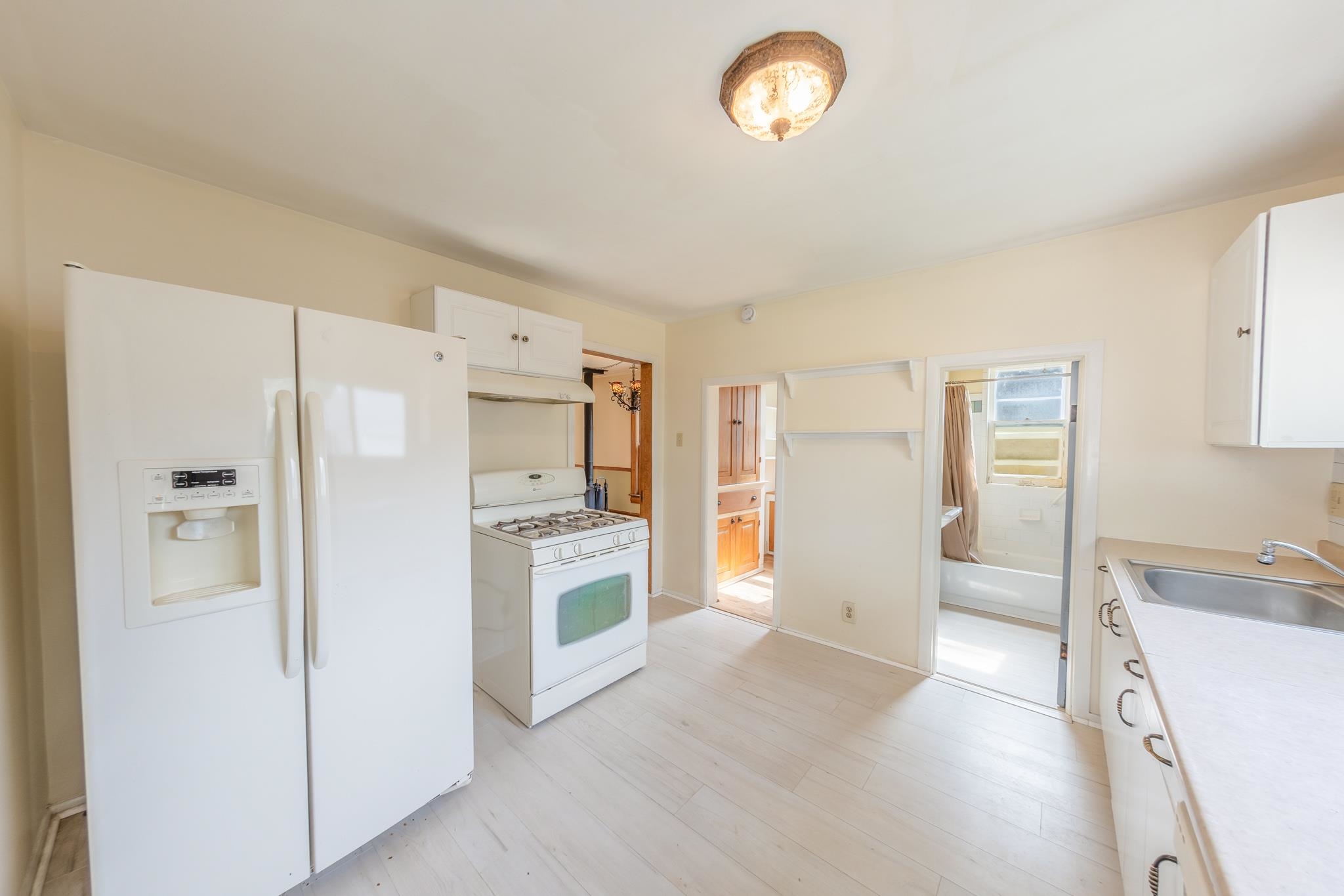 229 W 5th Street Property Photo 19