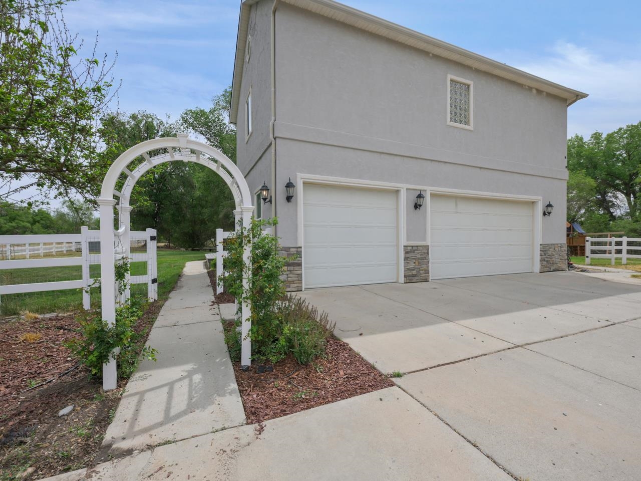2433 H Road Property Photo 35