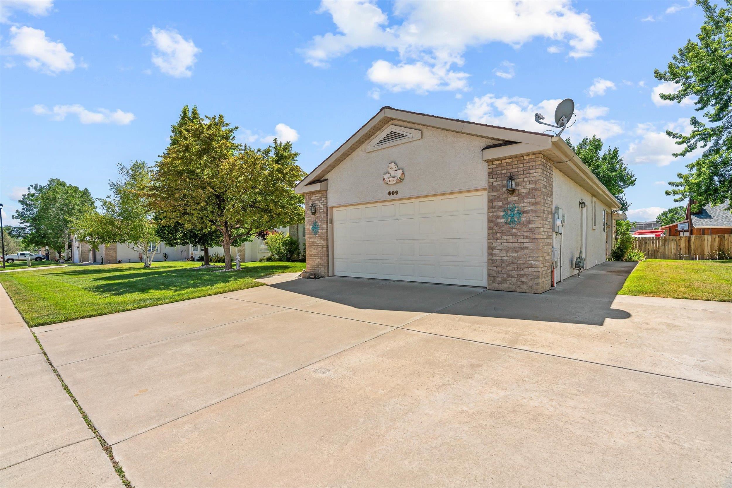 609 Shadowbrook Drive Property Photo 28