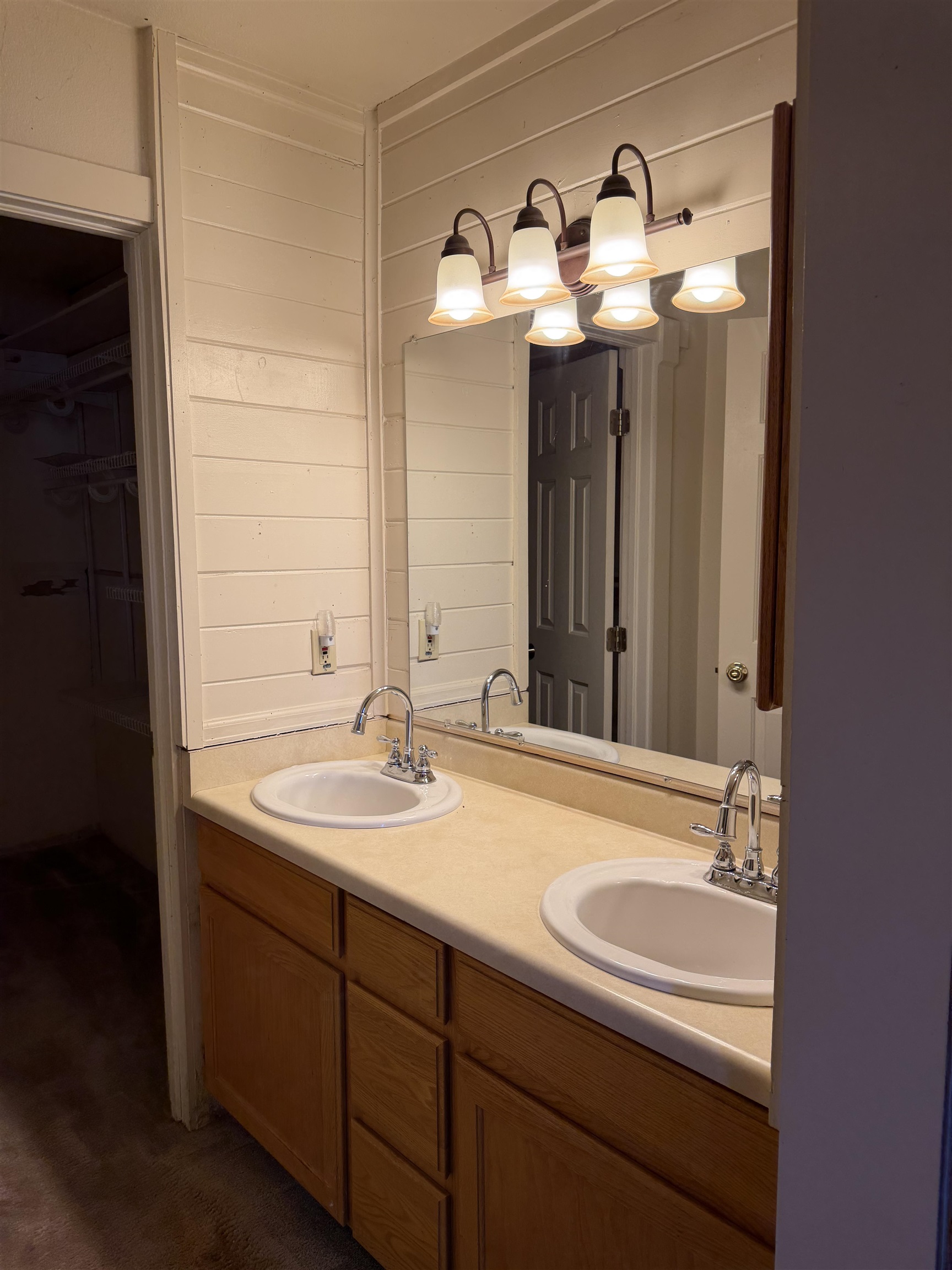 195 Wilson Boulevard Property Photo 16