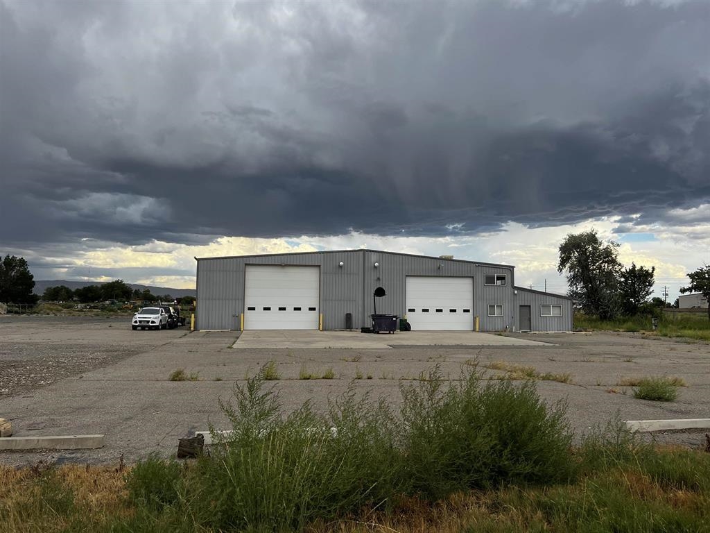 806 21 1/2 Road Property Photo 1