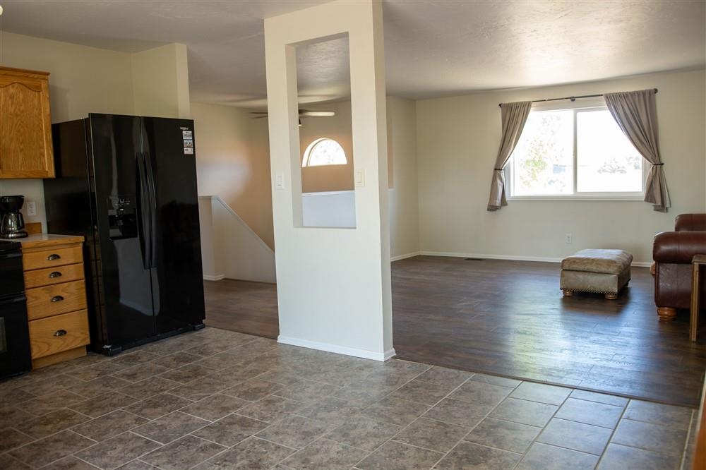 500 W Rider Road Property Photo 3