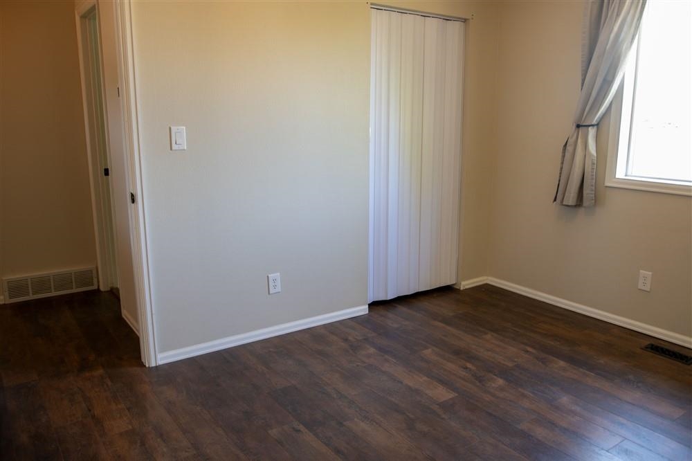 500 W Rider Road Property Photo 12
