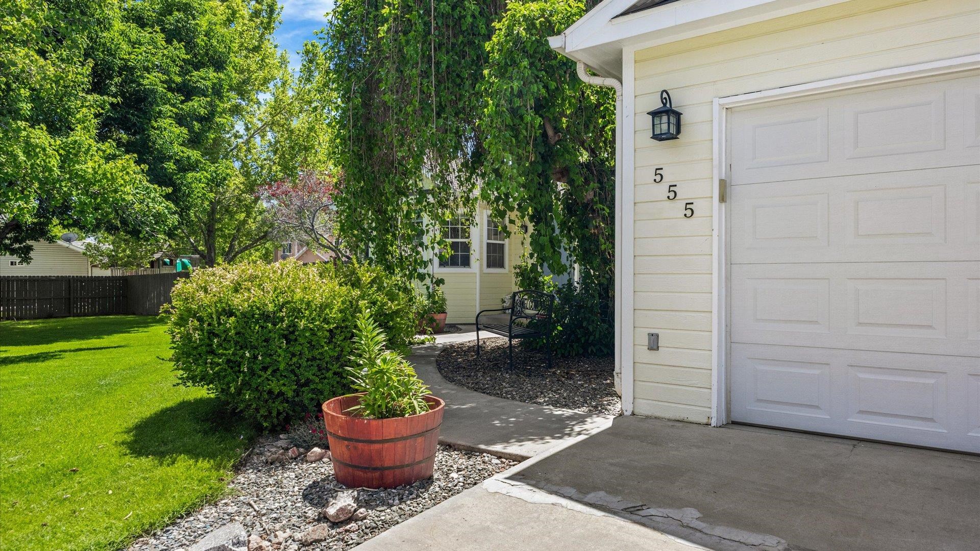 555 E Valley Drive Property Photo 2