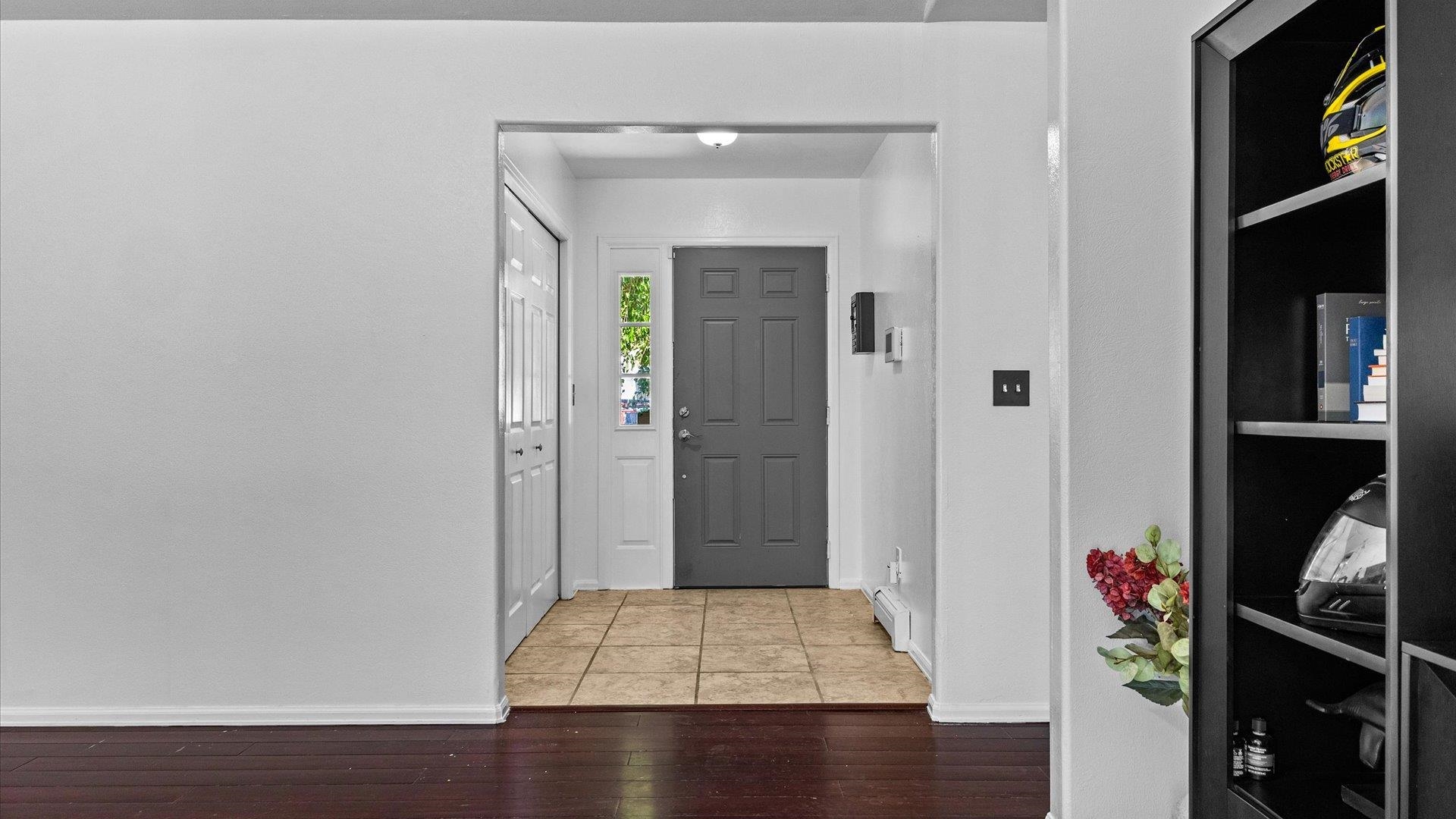 555 E Valley Drive Property Photo 3