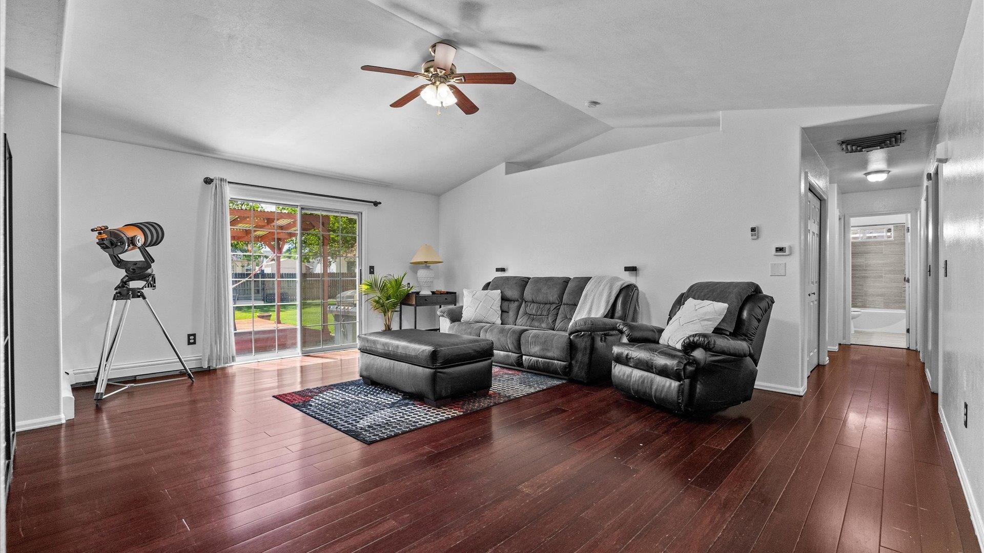 555 E Valley Drive Property Photo 5