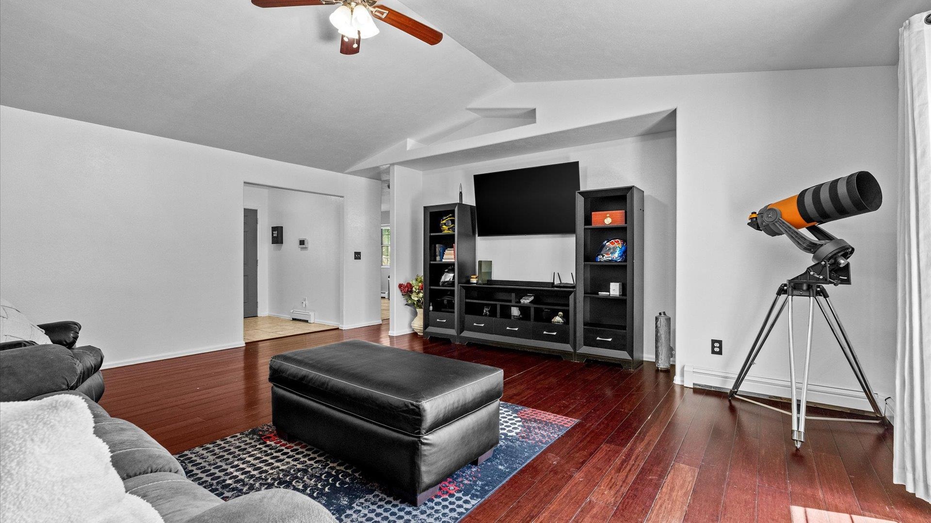 555 E Valley Drive Property Photo 6