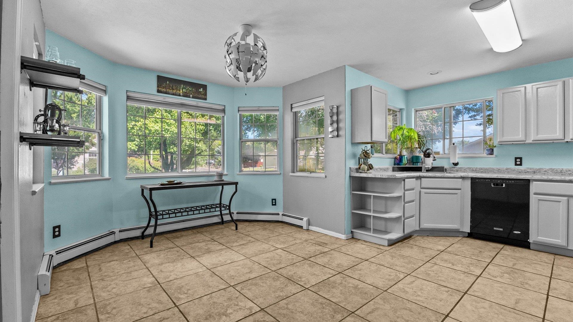 555 E Valley Drive Property Photo 8