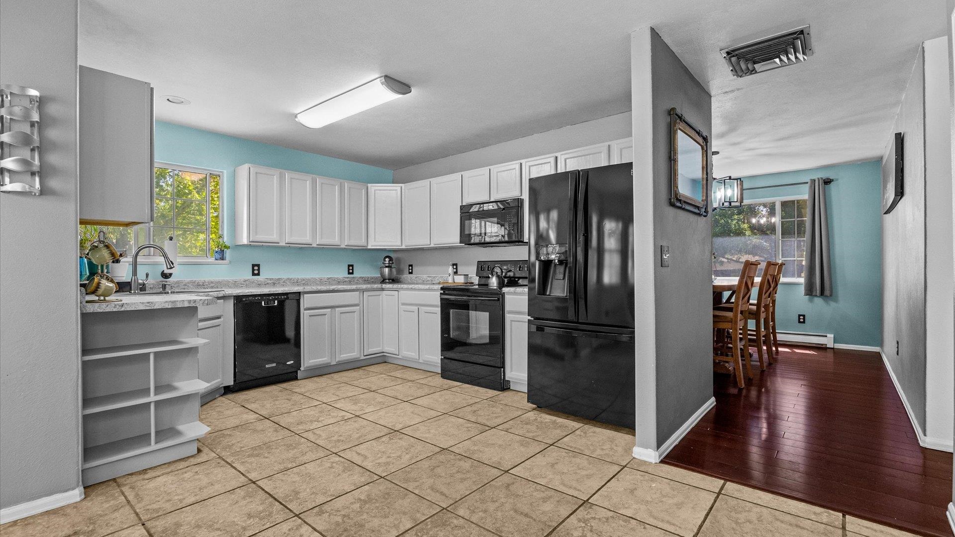 555 E Valley Drive Property Photo 10