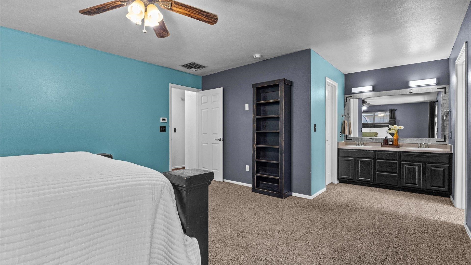 555 E Valley Drive Property Photo 13