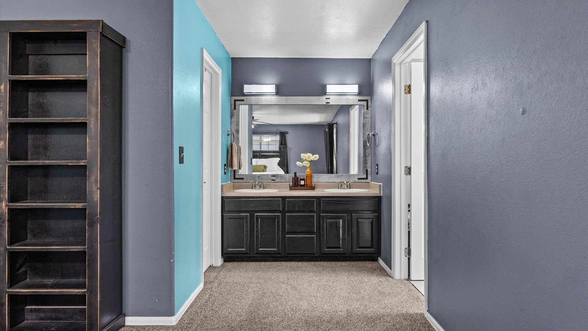 555 E Valley Drive Property Photo 14