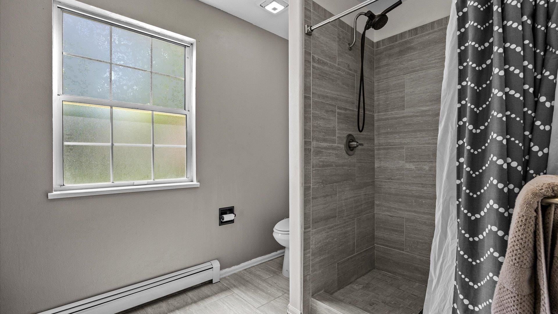 555 E Valley Drive Property Photo 16