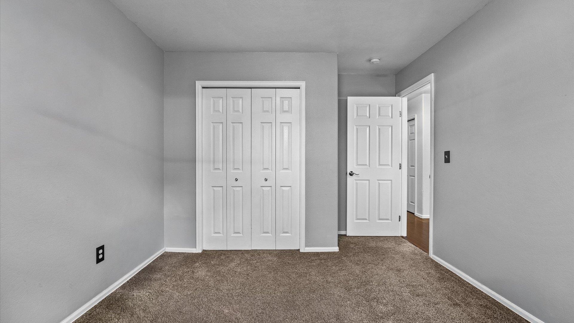 555 E Valley Drive Property Photo 17