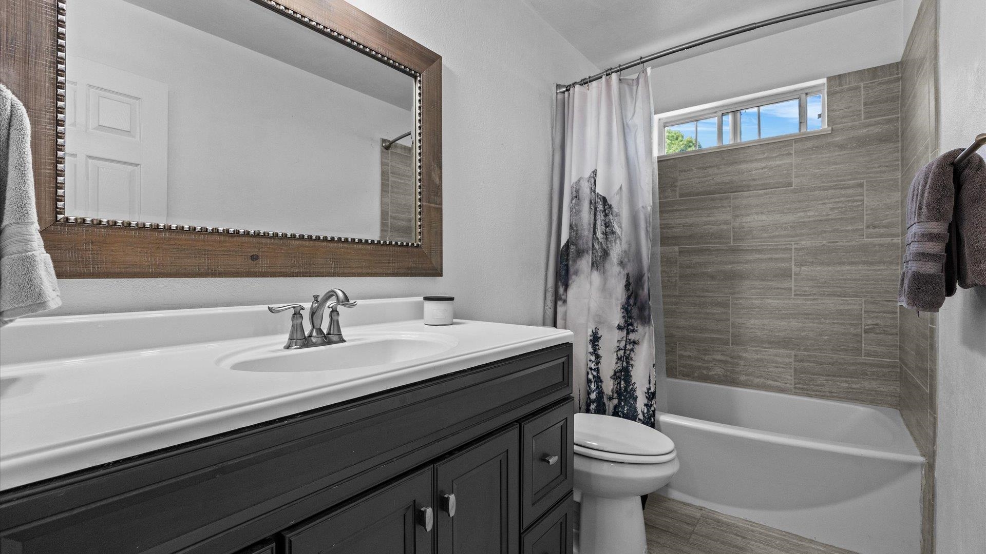 555 E Valley Drive Property Photo 19