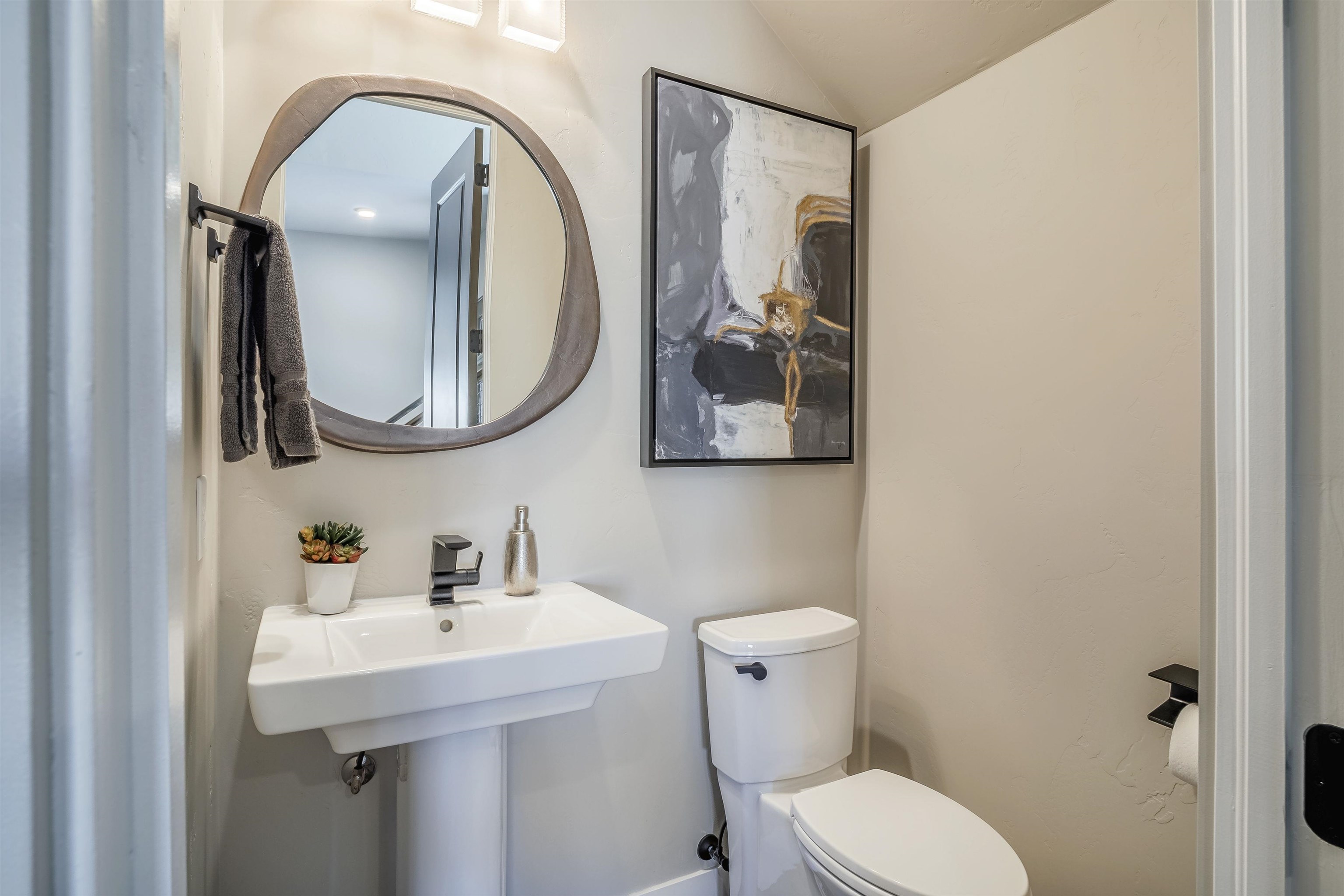 386 W Ridges Boulevard Property Photo 19