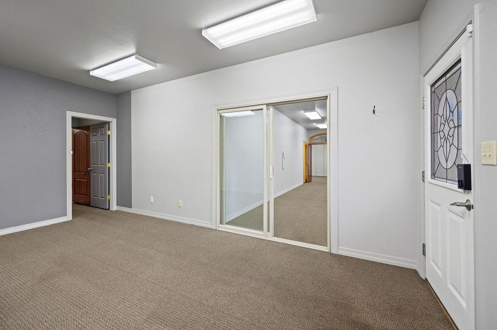 560 S Commercial Drive Property Photo 4