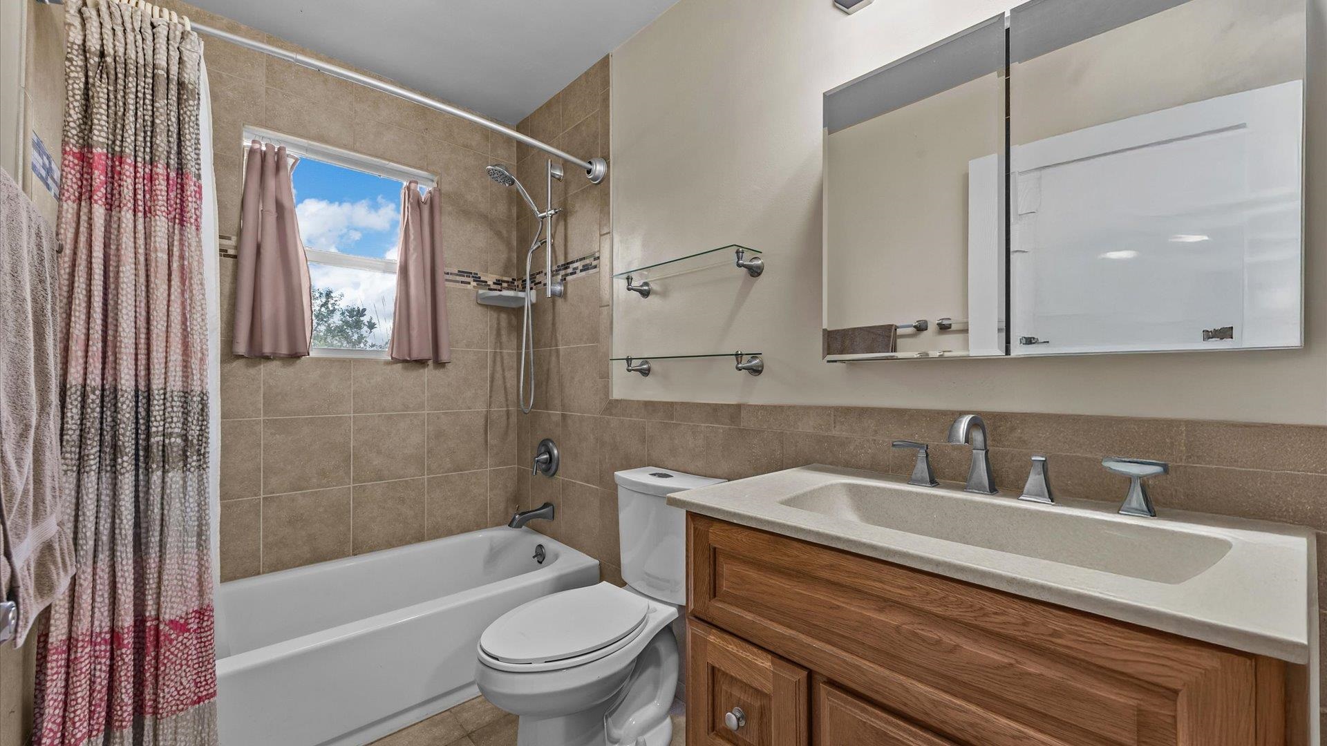 891 20 1/2 Road Property Photo 23