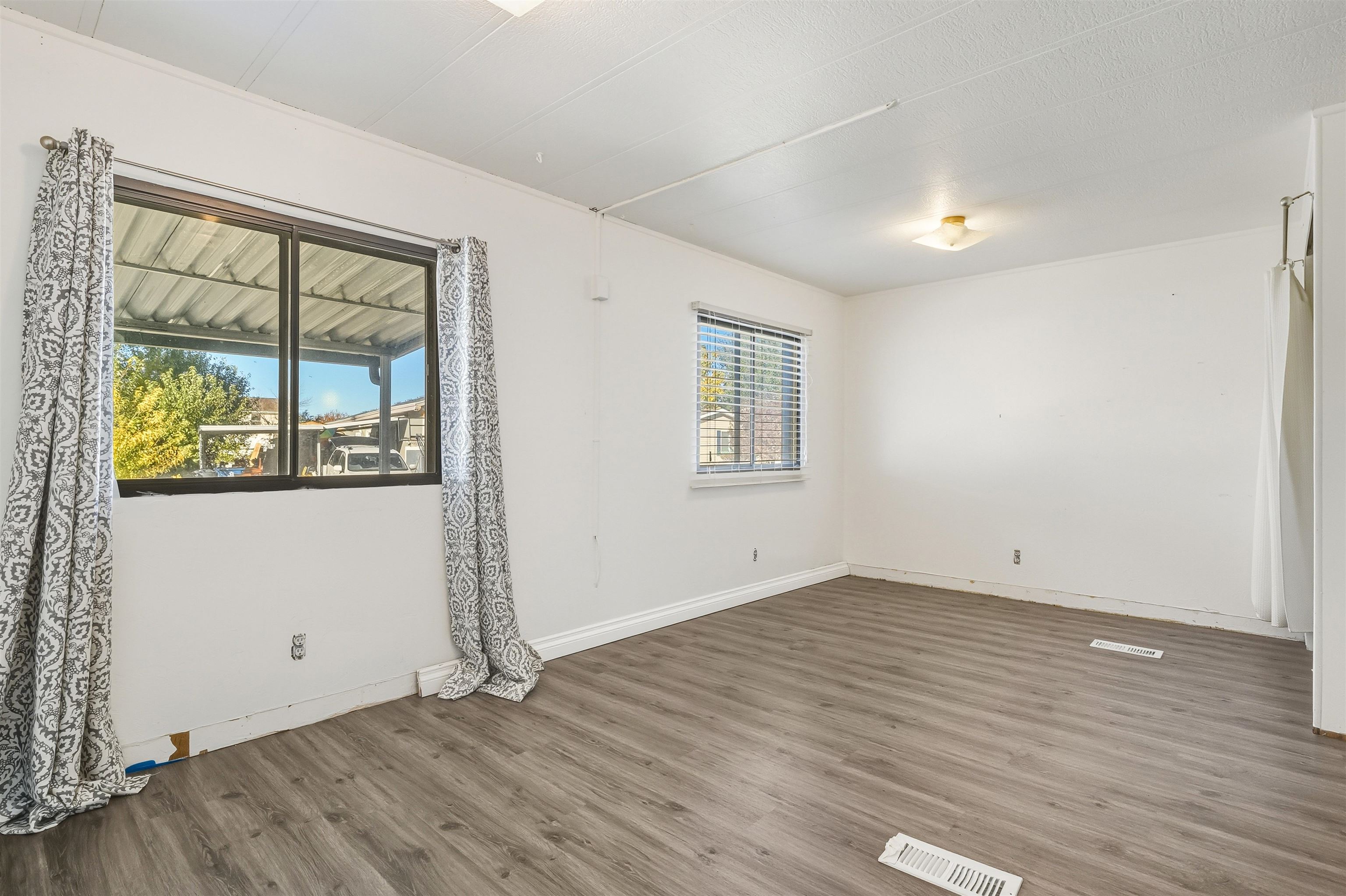 3251 E Road Property Photo 31