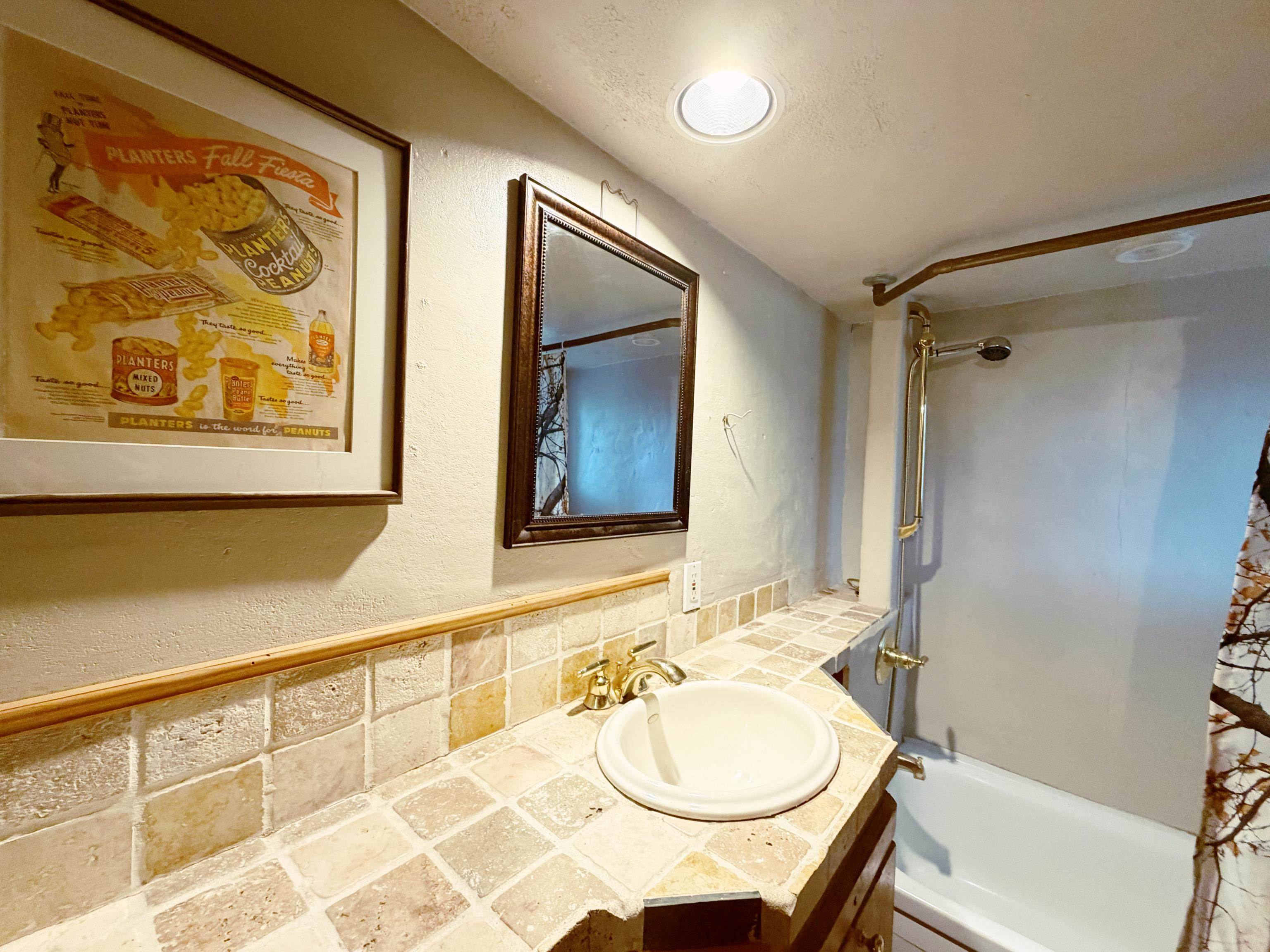 865 W Main Street Property Photo 10