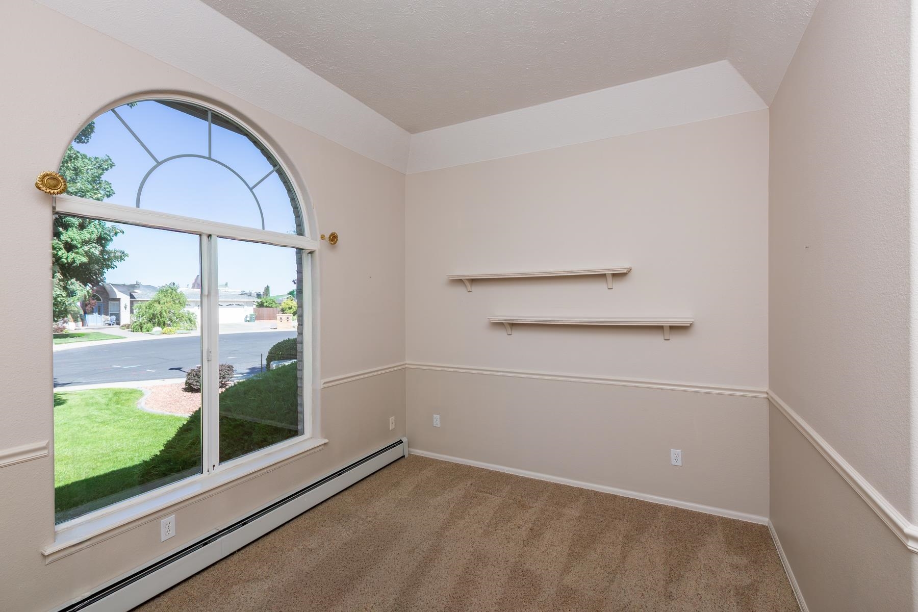 680 Moonridge Court Property Photo 6
