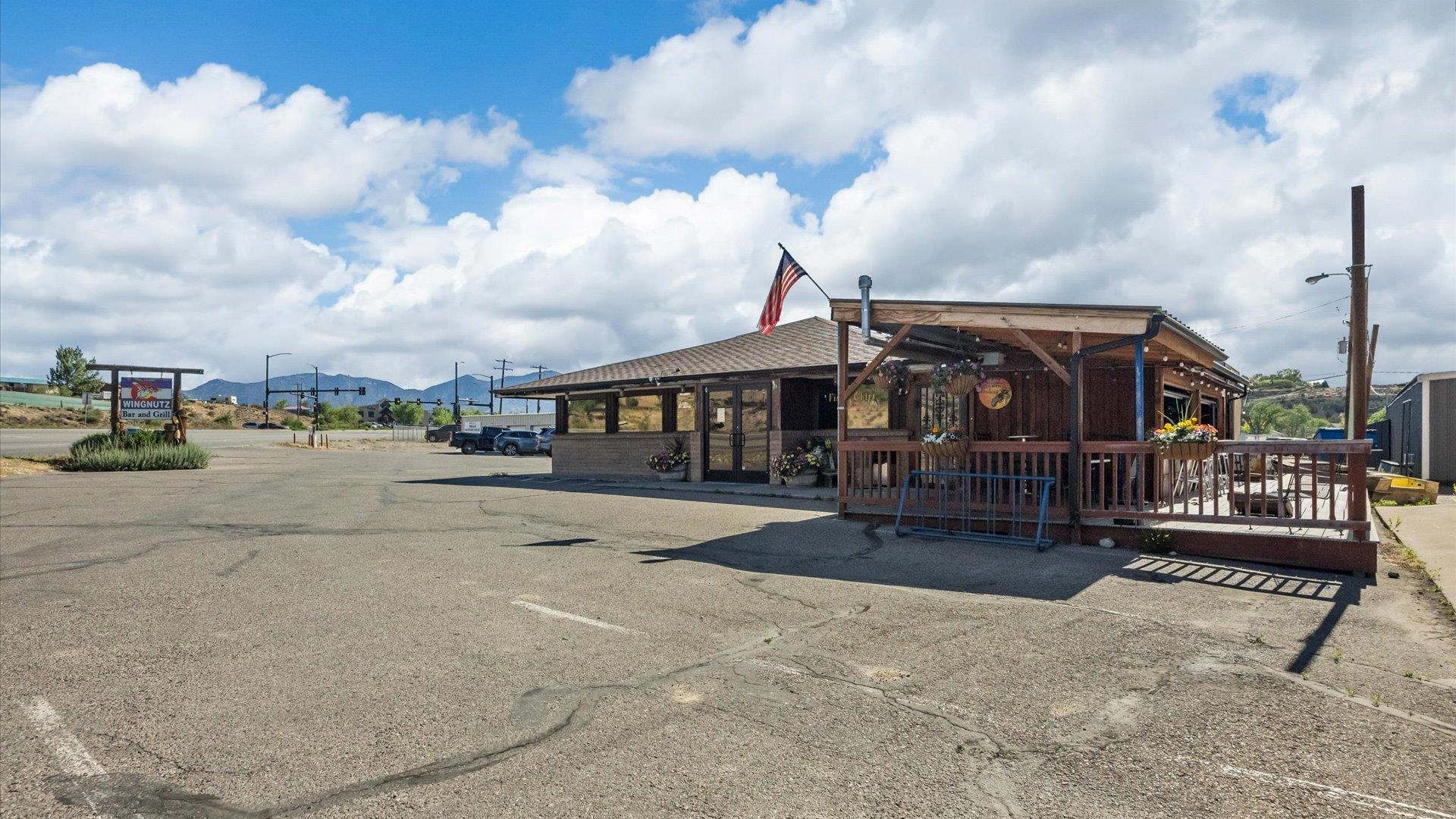 Wingnutz Railroad Avenue Property Photo 4