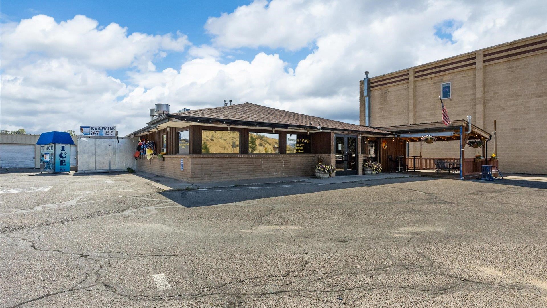 Wingnutz Railroad Avenue Property Photo 5