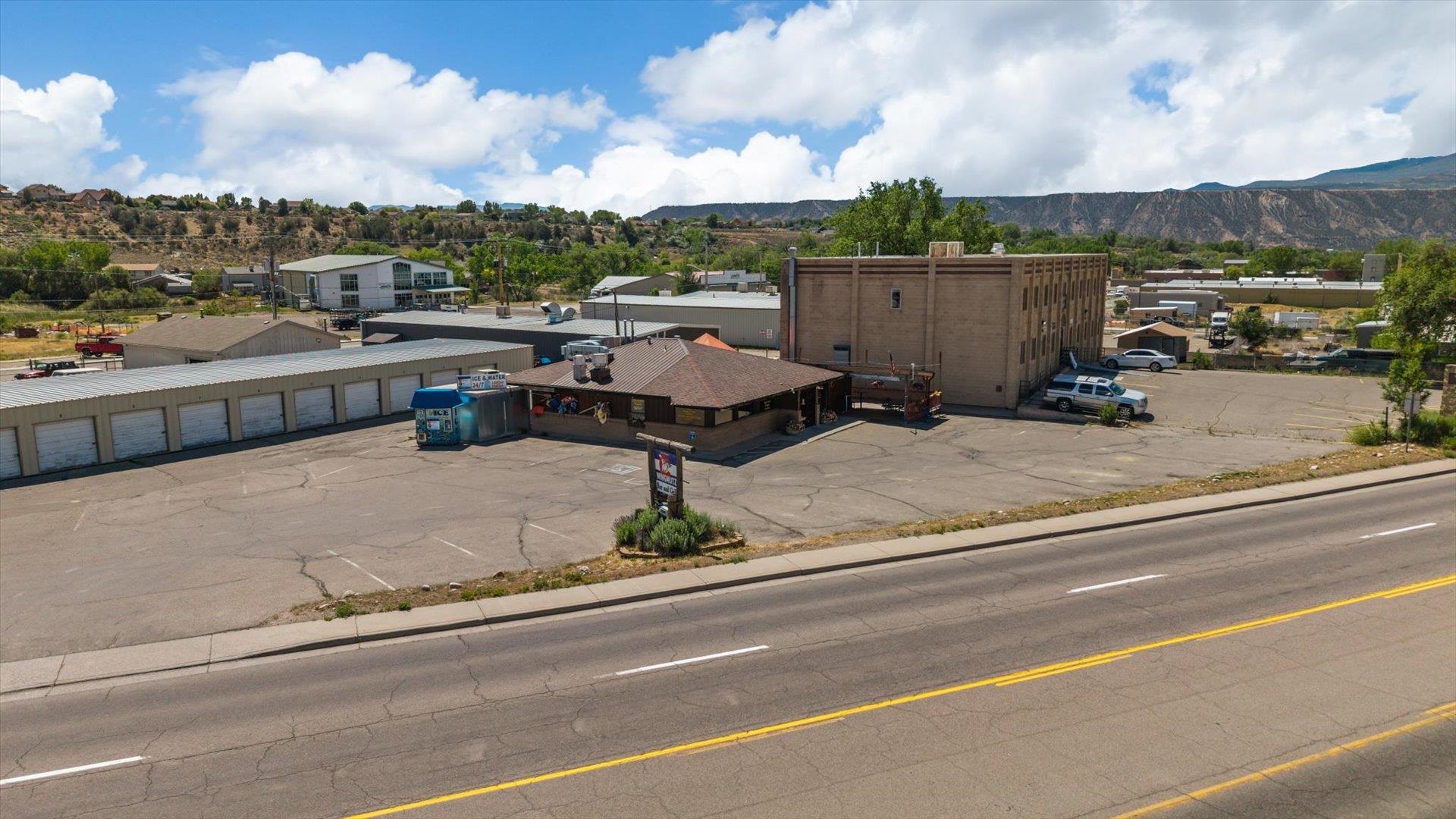 Wingnutz Railroad Avenue Property Photo 29