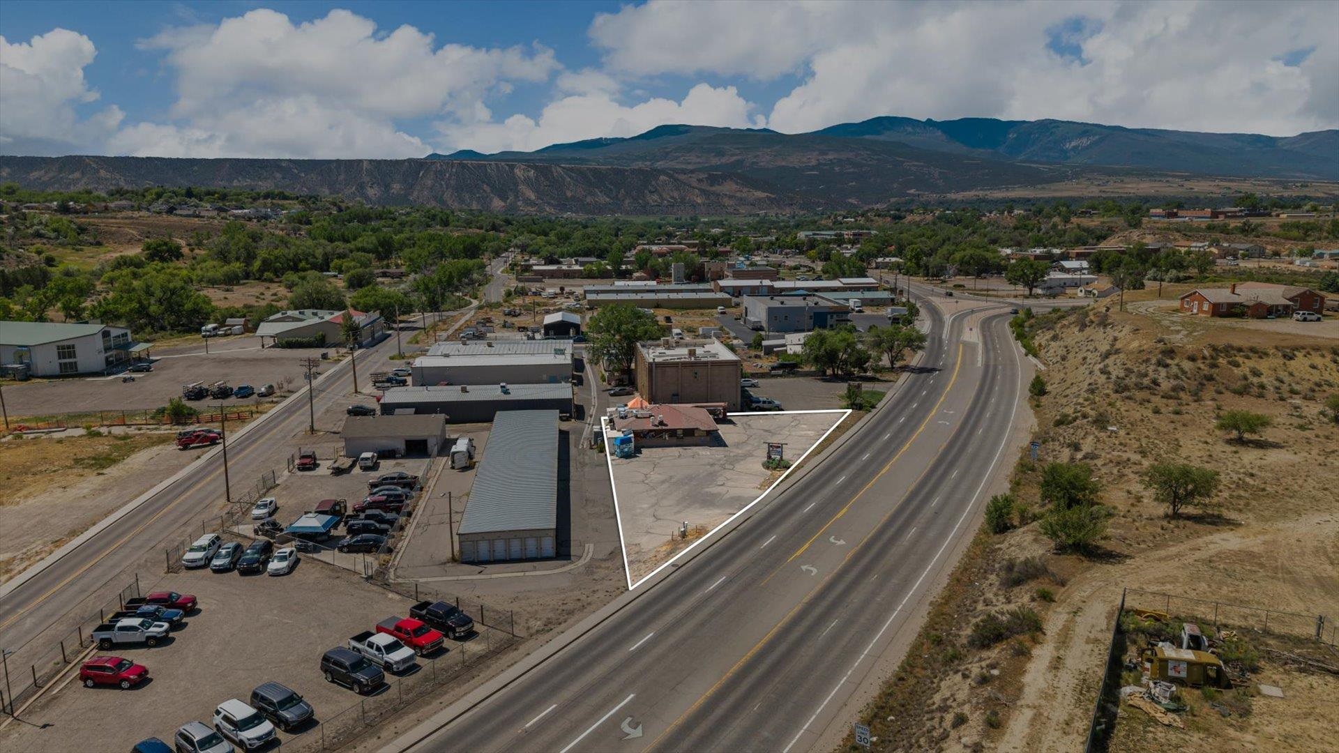 Wingnutz Railroad Avenue Property Photo 31