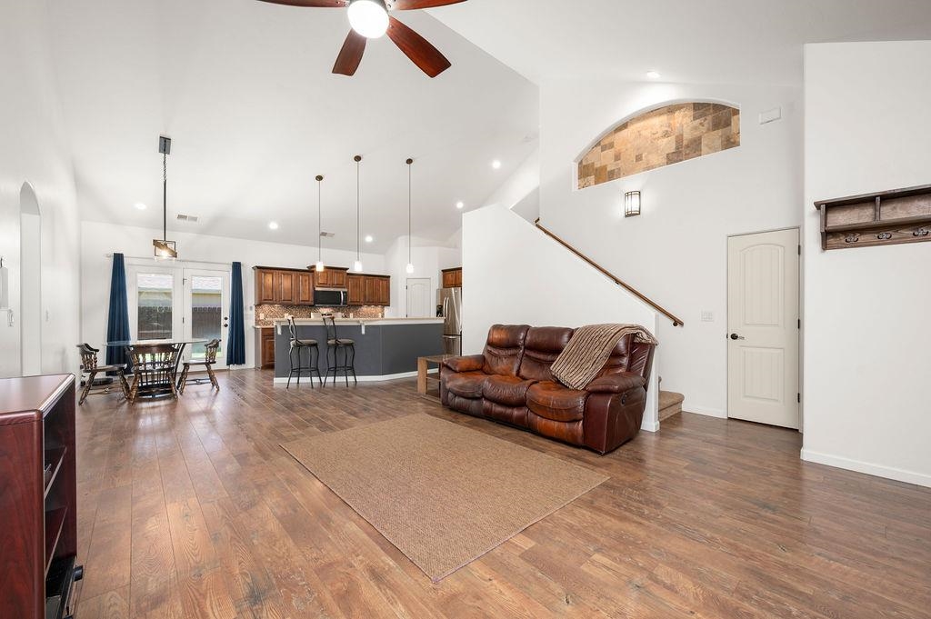 1616 Powis Lane Property Photo 3