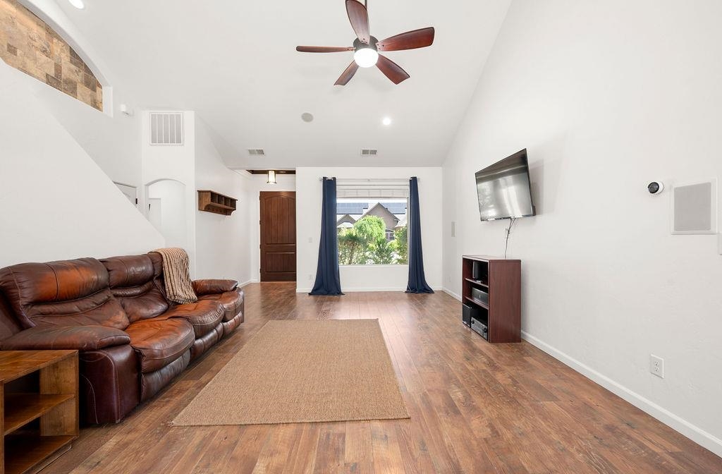 1616 Powis Lane Property Photo 4