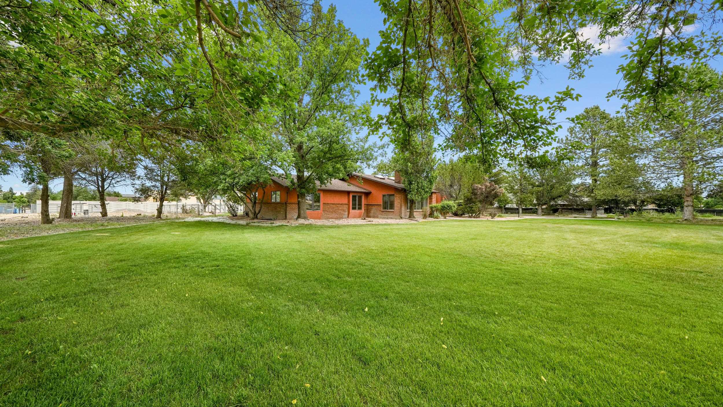 2084 Broadway Property Photo 3