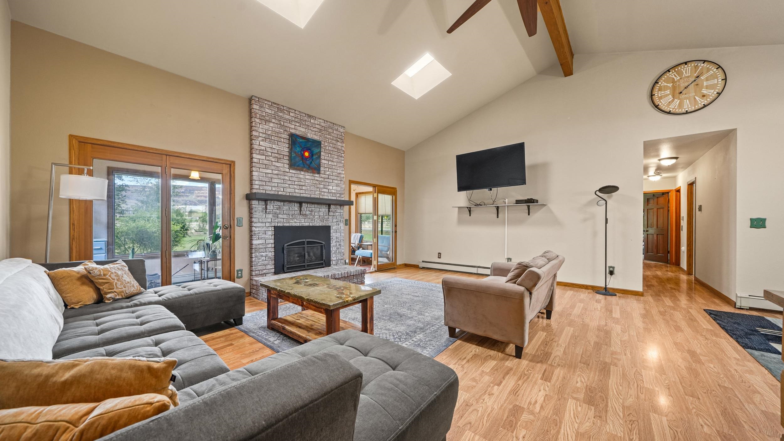 2084 Broadway Property Photo 5