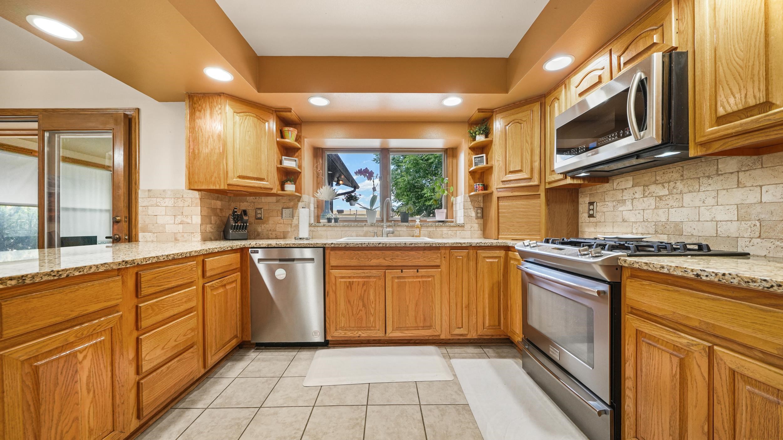 2084 Broadway Property Photo 10