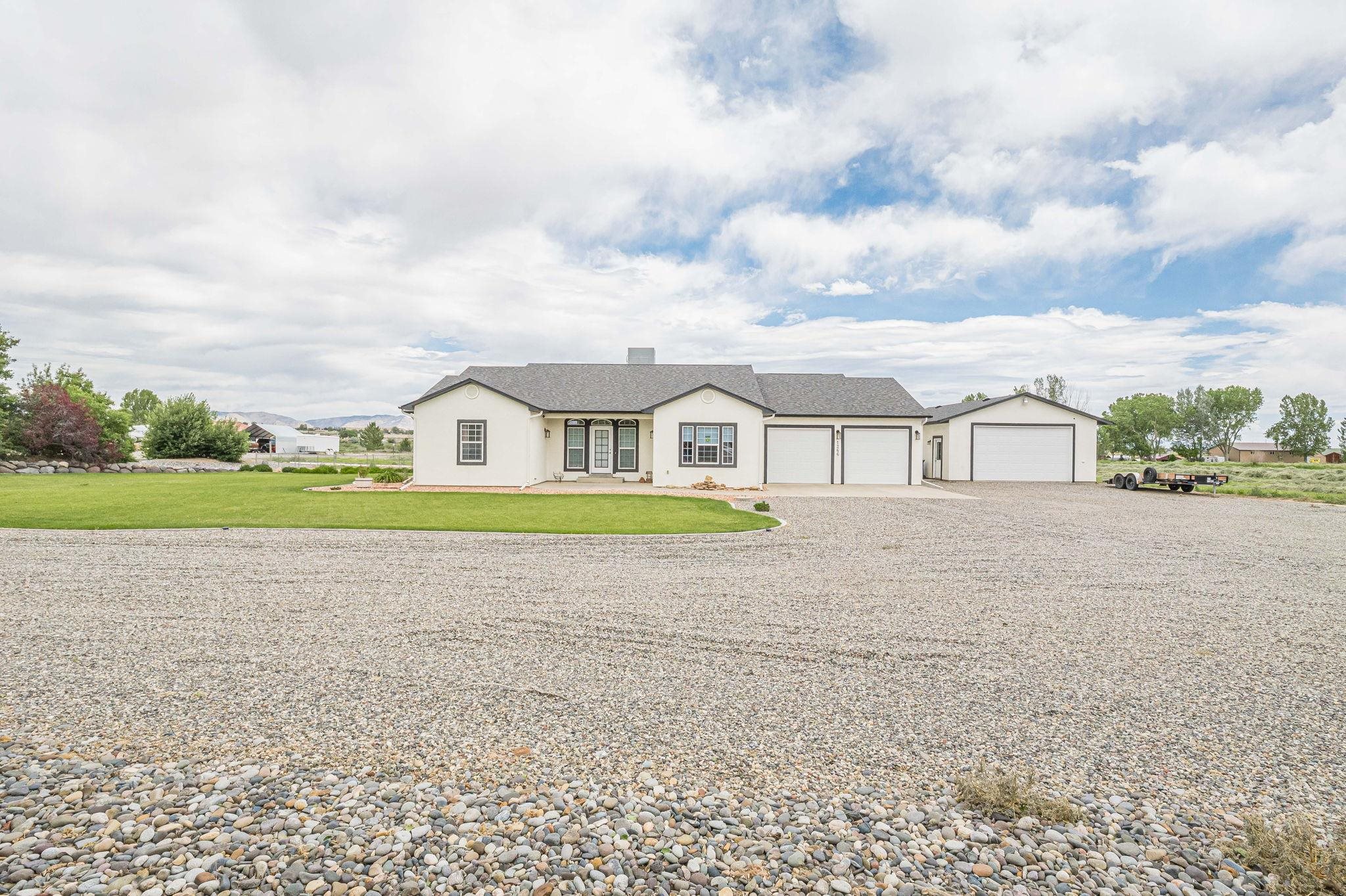1266 14 Road Property Photo 1