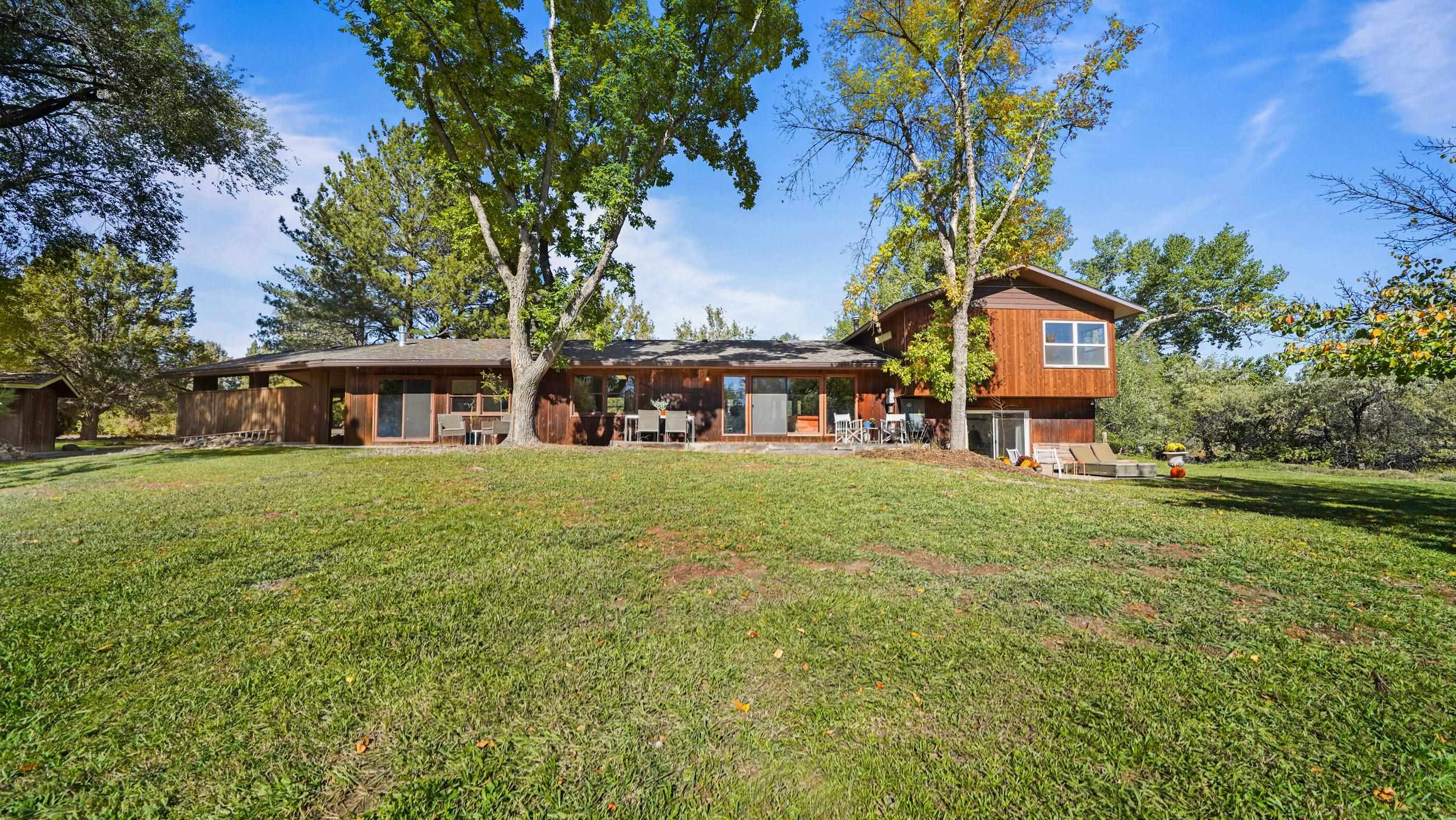 698 Round Hill Drive Property Photo 3