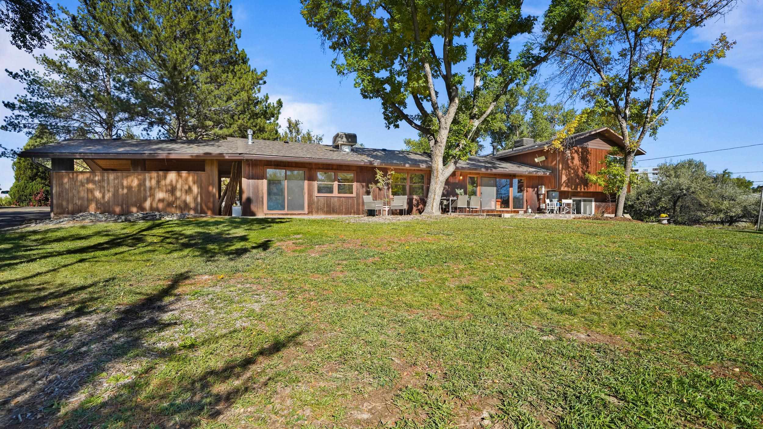 698 Round Hill Drive Property Photo 4