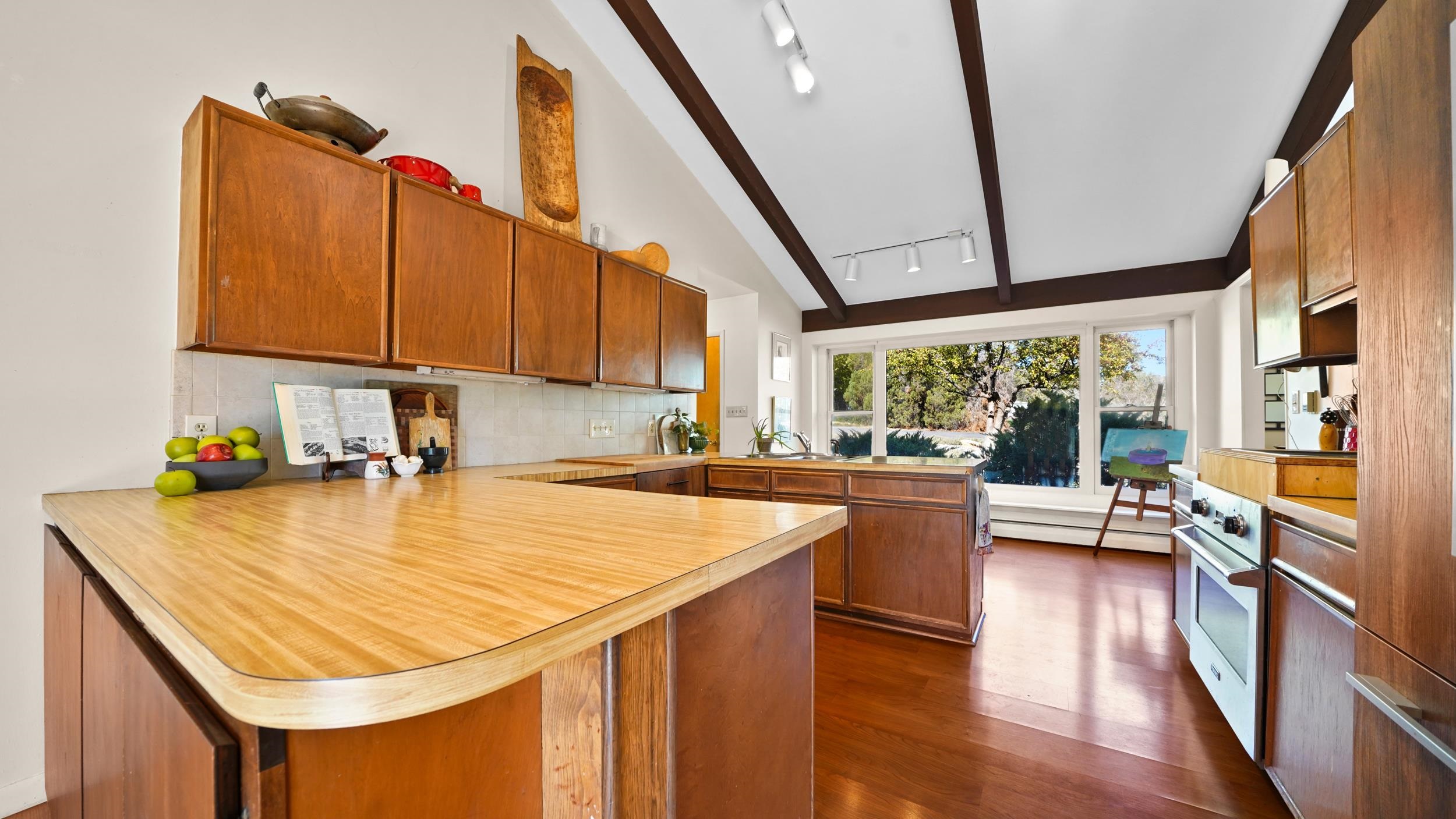 698 Round Hill Drive Property Photo 11